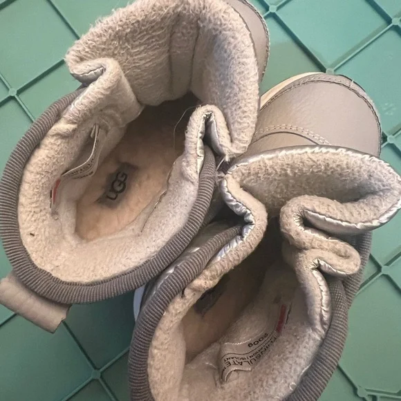 UGG Gray Ankle-High Boots with Metallic Strap, Toddler Size 8 Winter Boots - Picture 8 of 10